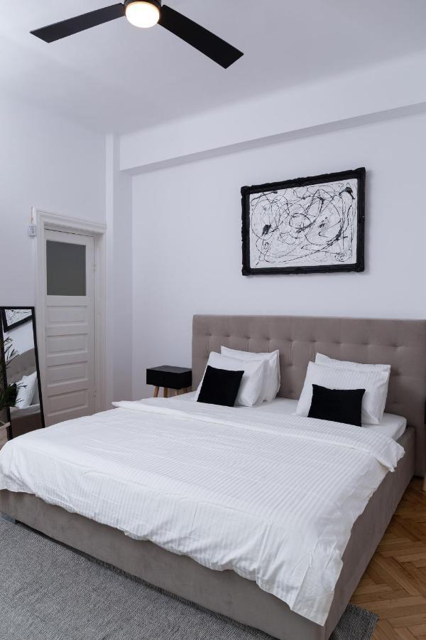 Color Aparments Coposu Blv Apartment Bukares Bagian luar foto